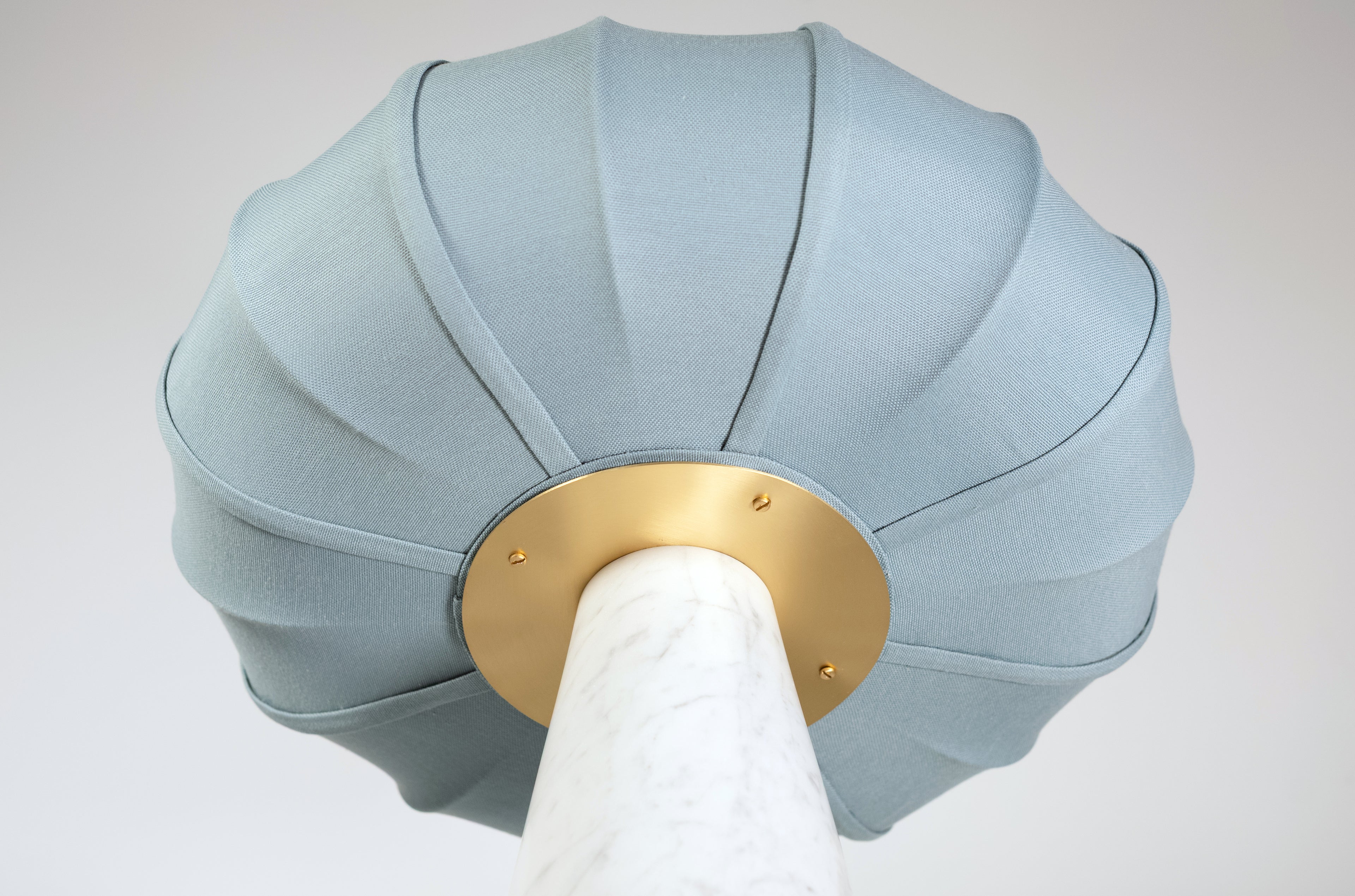 Andorra Tischleuchte 2.0 | Carrara White Marmor, Indigo Grey Baumwollschirm